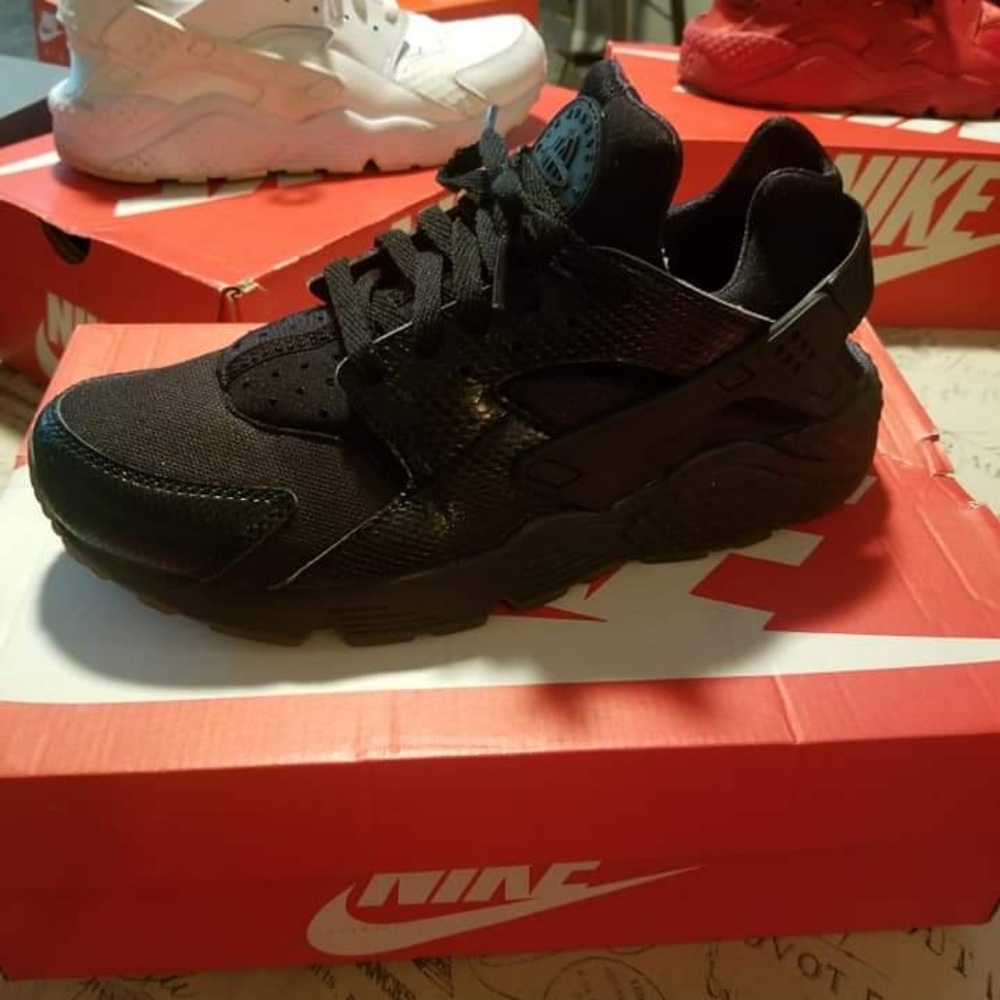 3 pair of huaraches 70 a piece and the new balance are 60 all 9.5 in size
